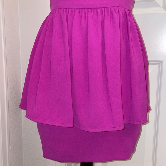 016: H&M magenta peplum above the knee dress w/ mesh to front in Women’s size 4 - Picture 4 of 9